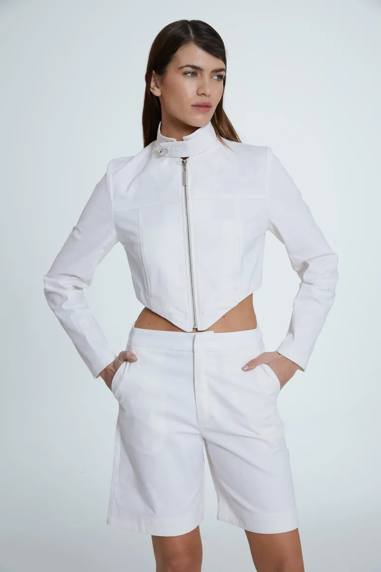 Chaqueta Aquyla Off White con Cierre Frontal y Cuello Alto de Naíma en Chaquetas para argentina