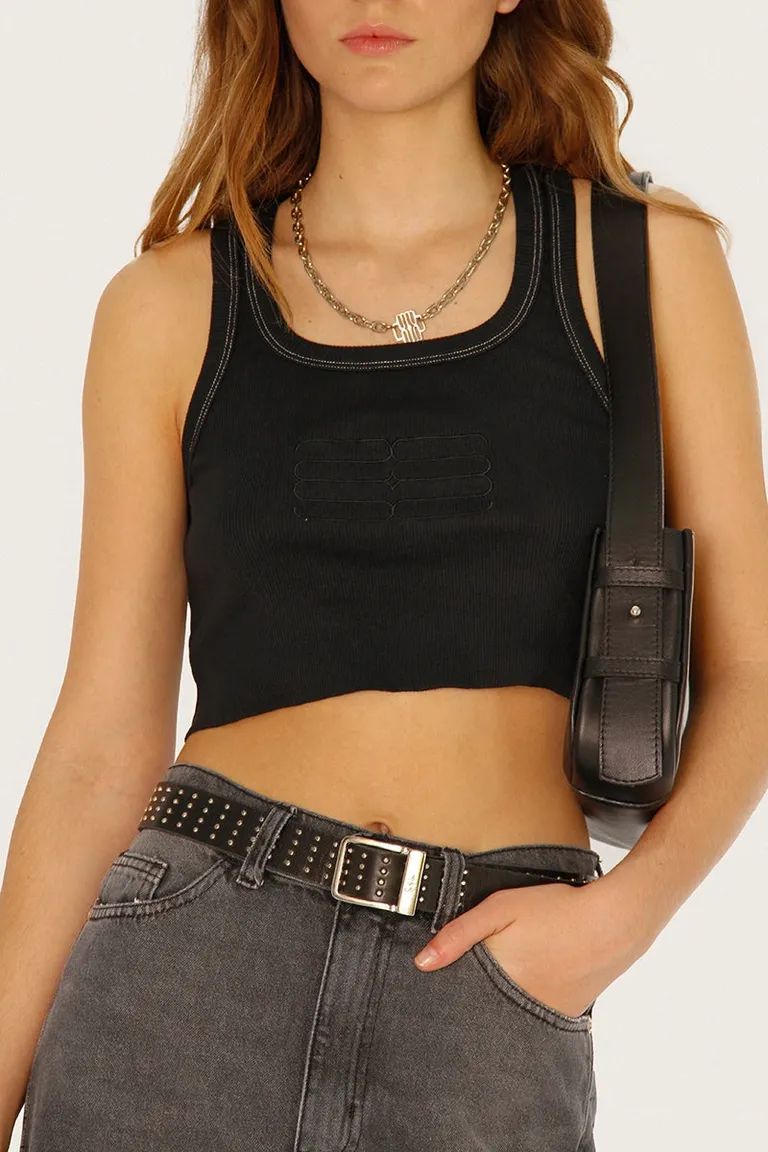 Top negro de corte crop con logo bordado en contraste de Sofia Sarkany en Tops para argentina