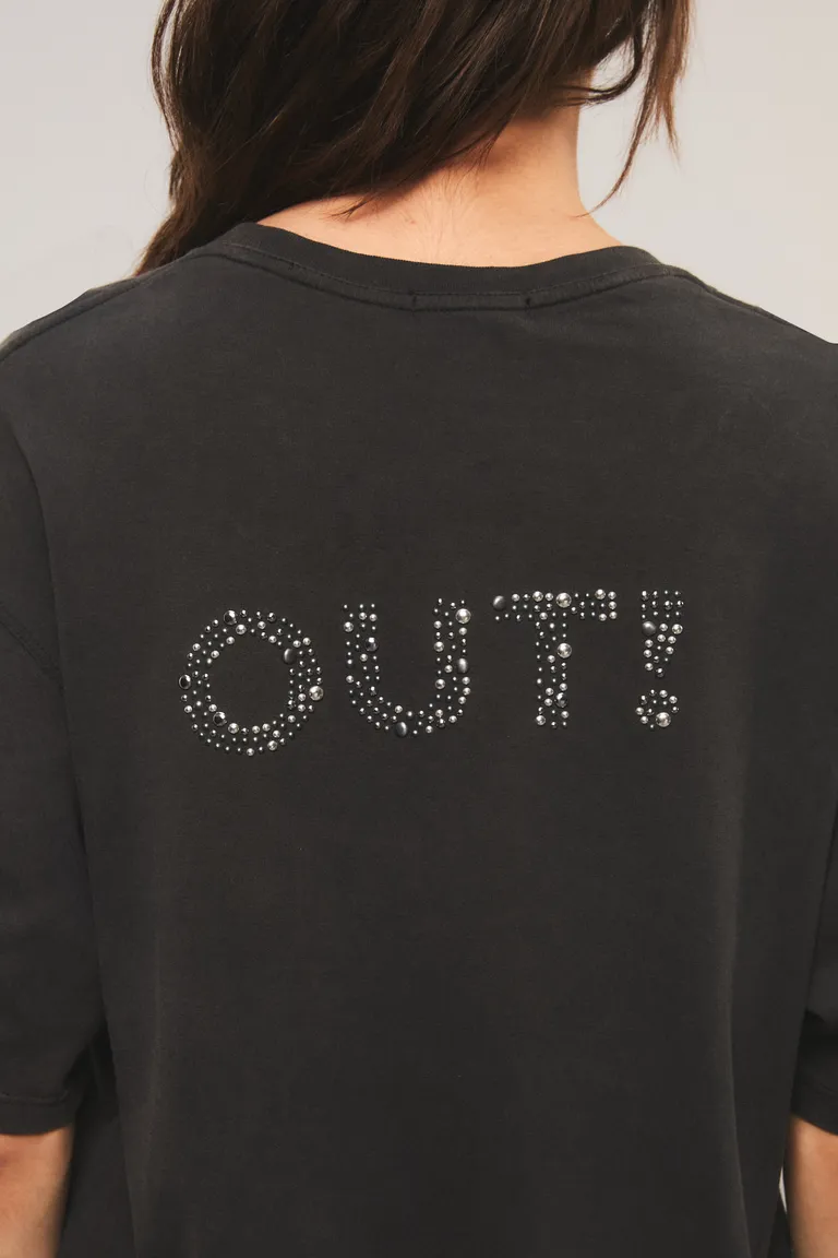 Remera de corte recto con cuello redondo, mangas cortas y detalle de tachas frontales de Kosiuko en Remeras para argentina