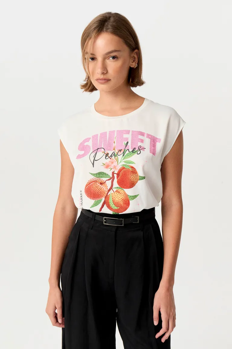 Remera de satén opaco con estampado central y detalles en cristales de Markova en Remeras para argentina