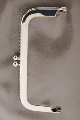 Bolso hombro bolsillos pochette de Mango en Bolsos y Carteras para argentina