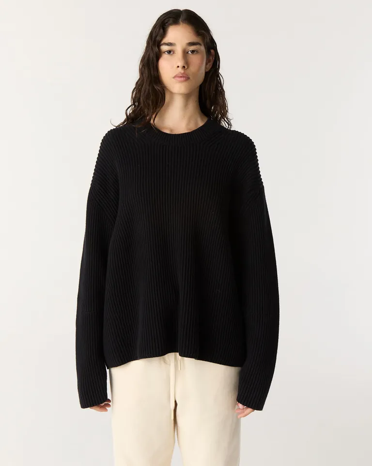 Sweater de punto con cuello redondo y mangas amplias con detalle de volumen de Furzai en Buzos y Sweaters para argentina