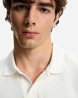 Polo con textura de Bershka en Remeras y Polos para argentina