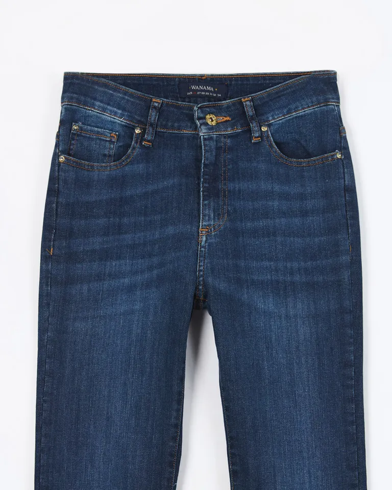 Pantalón boot cut de tiro alto con cinco bolsillos y ajuste acampanado en ruedo de Wanama en Pantalones para argentina