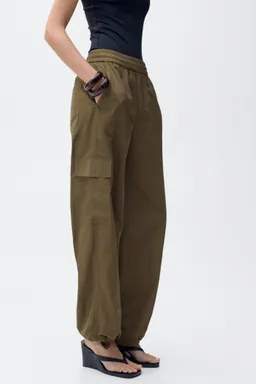 Pantalón cargo ajustable de Mango en Pantalones para argentina