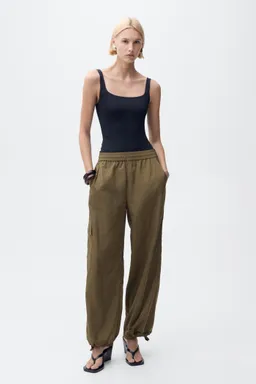 Pantalón cargo ajustable de Mango en Pantalones para argentina