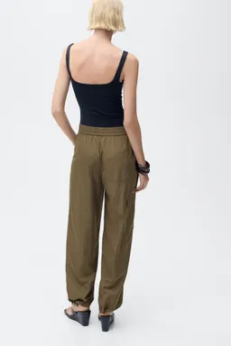 Pantalón cargo ajustable de Mango en Pantalones para argentina