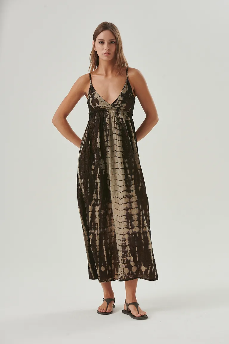 Vestido largo y fluido con diseño cruzado en escote en V y estampa batik de Sweet en Vestidos para argentina