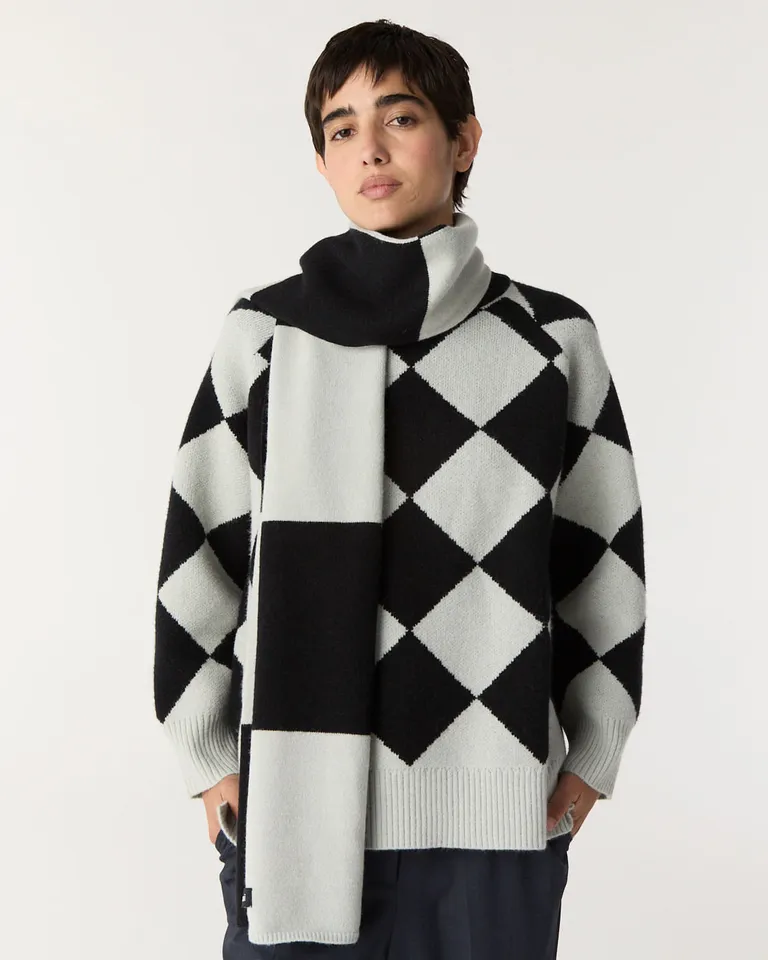 Sweater tejido con diseño geométrico de rombos y cuello alto de Furzai en Buzos y Sweaters para argentina