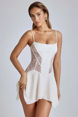 Mini vestido encaje pañuelo marfil de Oh Polly en Vestidos para argentina