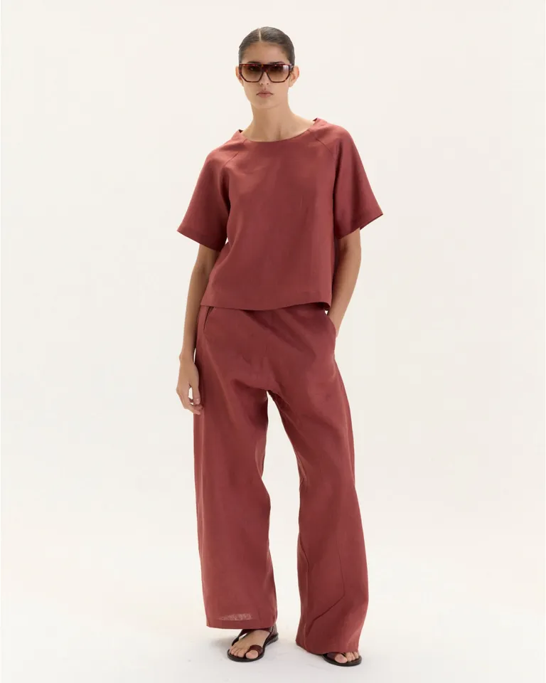 Top de Corte Minimalista con Detalles Distintivos en la Espalda de Blue Sheep en Tops para argentina