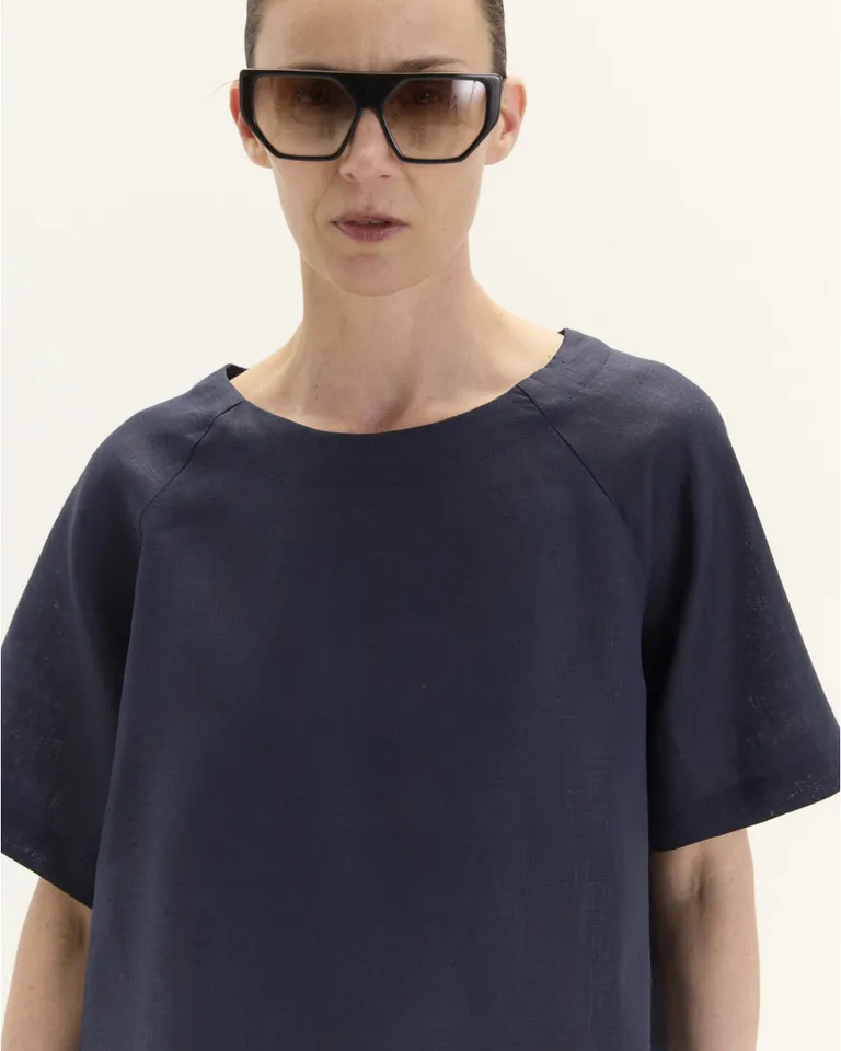 Top de Corte Minimalista con Detalles Distintivos en la Espalda de Blue Sheep en Tops para argentina