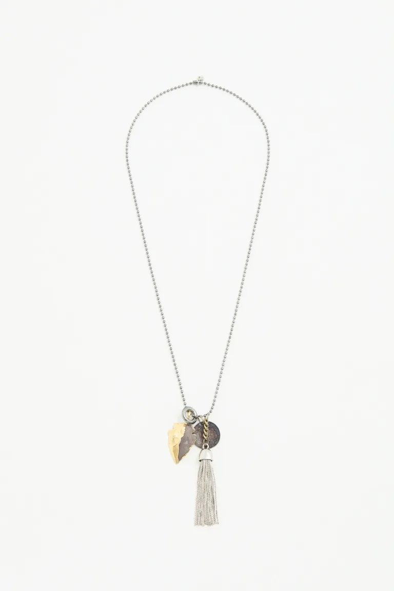 Collar de cadenita de bolitas con dije de moneda oxidada, punta de flecha y borla de Rapsodia en Bijouterie para argentina