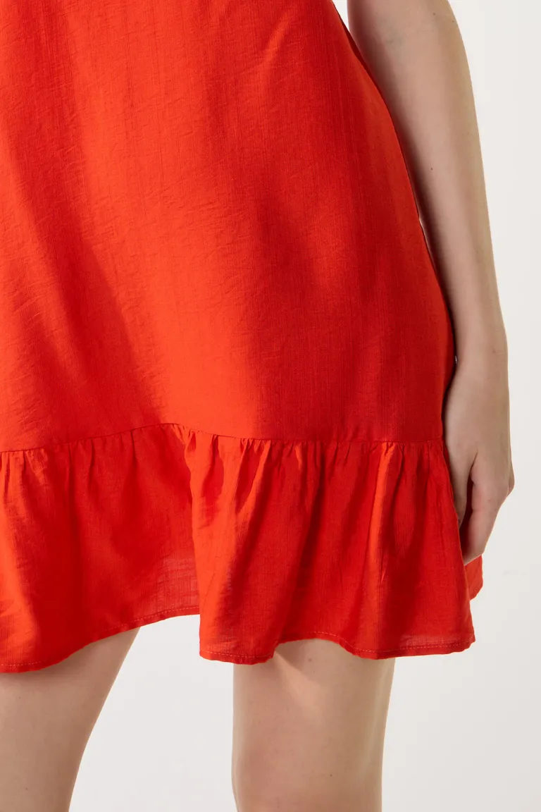 Vestido corto con volados en la parte inferior, ideal para ocasiones casuales y de noche de Cuesta Blanca en Vestidos para argentina