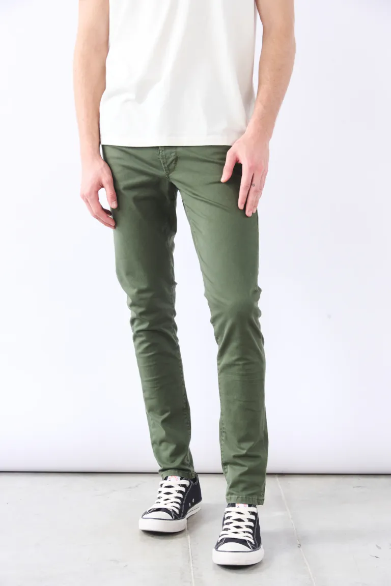 Pantalón de gabardina verde con diseño estilo ramones de Bensimon en Pantalones para argentina