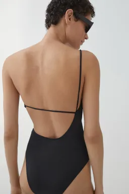 Traje baño asimétrico abertura de Mango en Swimwear y Beachwear para argentina