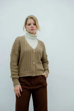 Saco hilo ancho con botones de Hesed en Buzos y Sweaters para argentina