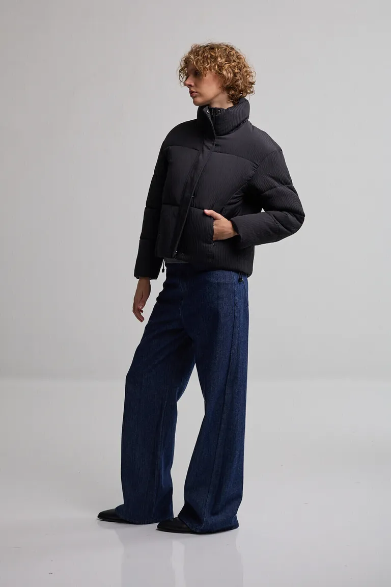 Campera tipo puffer con cuello alto y cierre frontal para mujer de Kill en Chaquetas para argentina