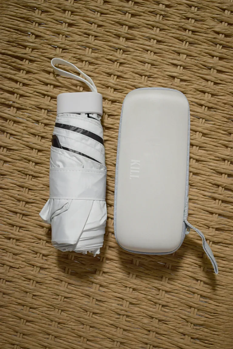 Paraguas plegable compacto con funda protectora para uso diario de Kill en Bufandas y Pañuelos para argentina