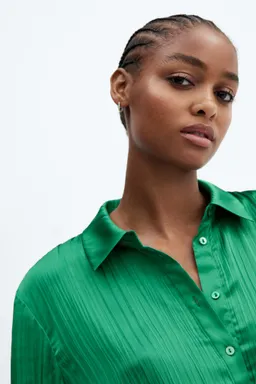 Camisa plisada satinada de Mango en Camisas para argentina