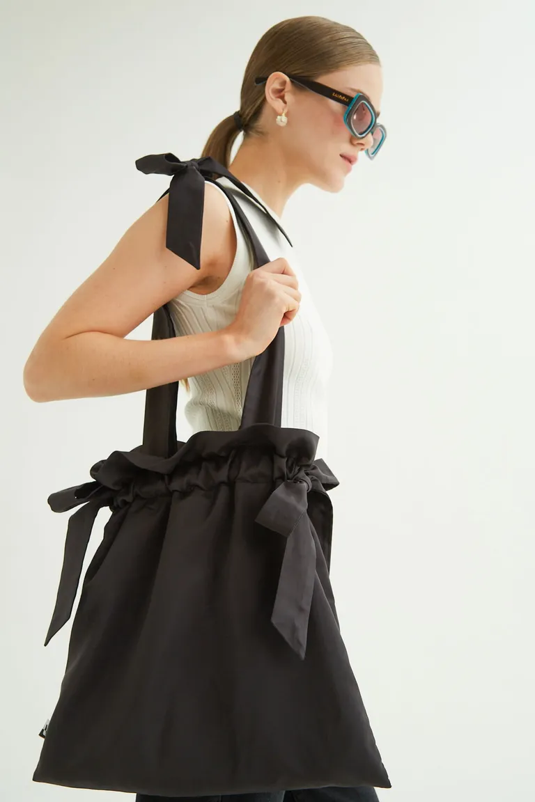 Tote bag de tela con lazos ajustables, amplio y versátil de Las Pepas en Bolsos y Carteras para argentina