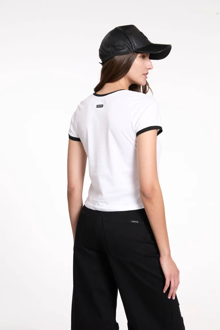 Remera de algodón con detalles en contraste - Diseño urbano y moderno de Justaosadia en Remeras para argentina