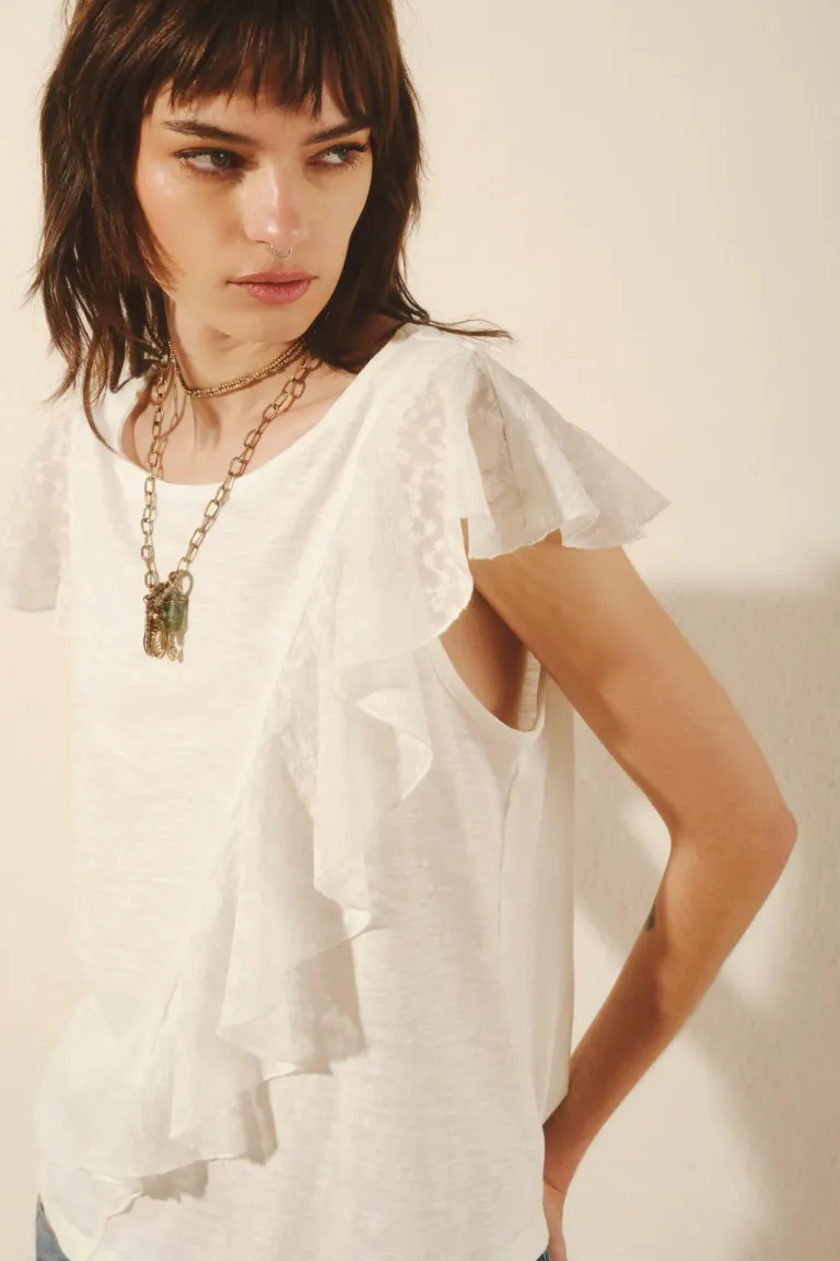 Remera de algodón con encaje y volado en el delantero de Rapsodia en Remeras para argentina