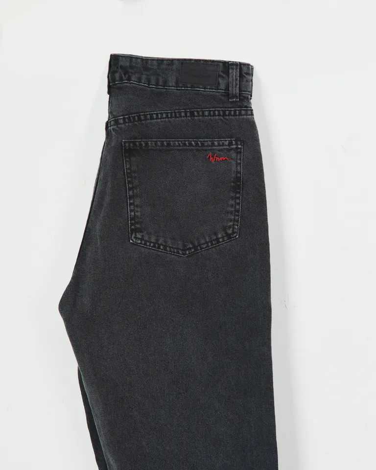 Pantalón jean de tiro alto con corte recto y ajuste en cintura y cadera de Wanama en Pantalones para argentina