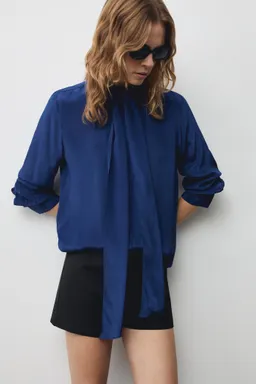 Camisa satinada con lazo de Mango en Camisas para argentina