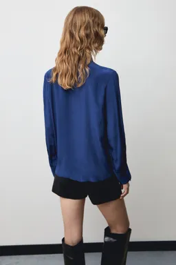 Camisa satinada con lazo de Mango en Camisas para argentina