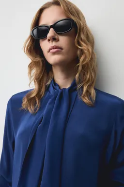 Camisa satinada con lazo de Mango en Camisas para argentina