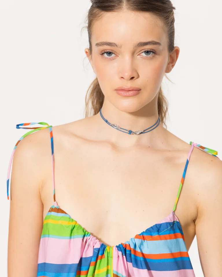 Collar ajustable con dijes decorativos de lápiz labial para un look distintivo de Jazmin Chebar en Bijouterie para argentina