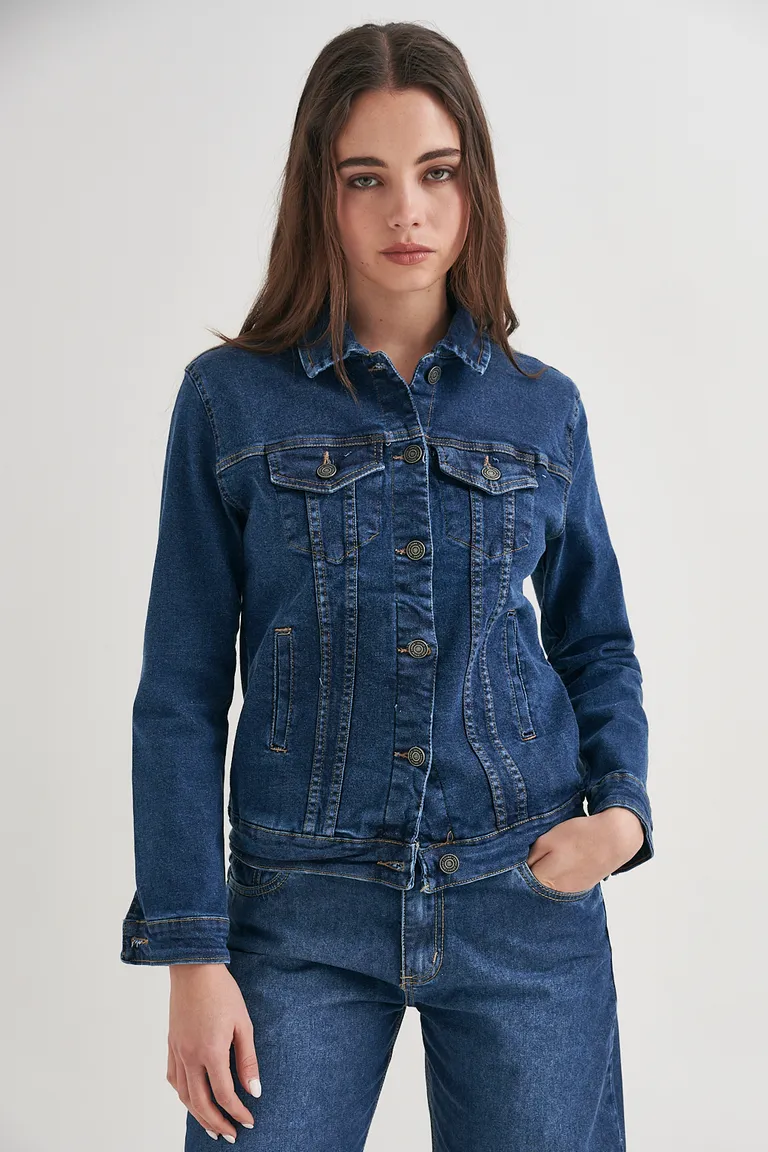 Chaqueta de denim azul con diseño clásico y detalles metálicos para un estilo urbano y casual de Sweet en Chaquetas para argentina