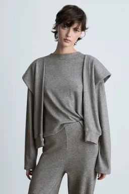 Sudadera mangas decorativas de Mango en Buzos y Sweaters para argentina