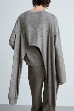 Sudadera mangas decorativas de Mango en Buzos y Sweaters para argentina
