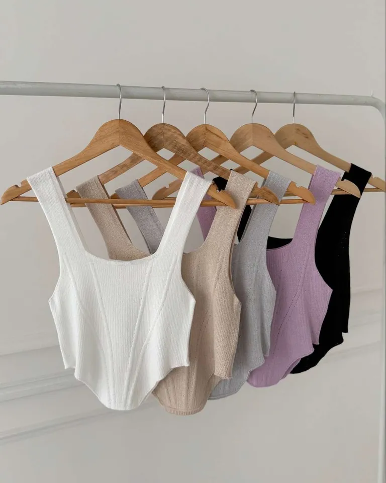 Musculosa de lycra tipo corset en color negro con textura suave y moderna de Hesed en Bodies para argentina