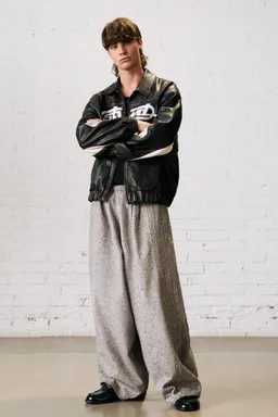 Chaqueta cuero bordado stwd de Pull&Bear en Abrigos y Camperas para argentina