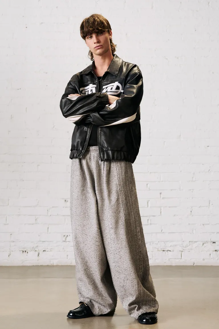 Chaqueta cuero bordado stwd de Pull&Bear en Abrigos y Camperas para argentina