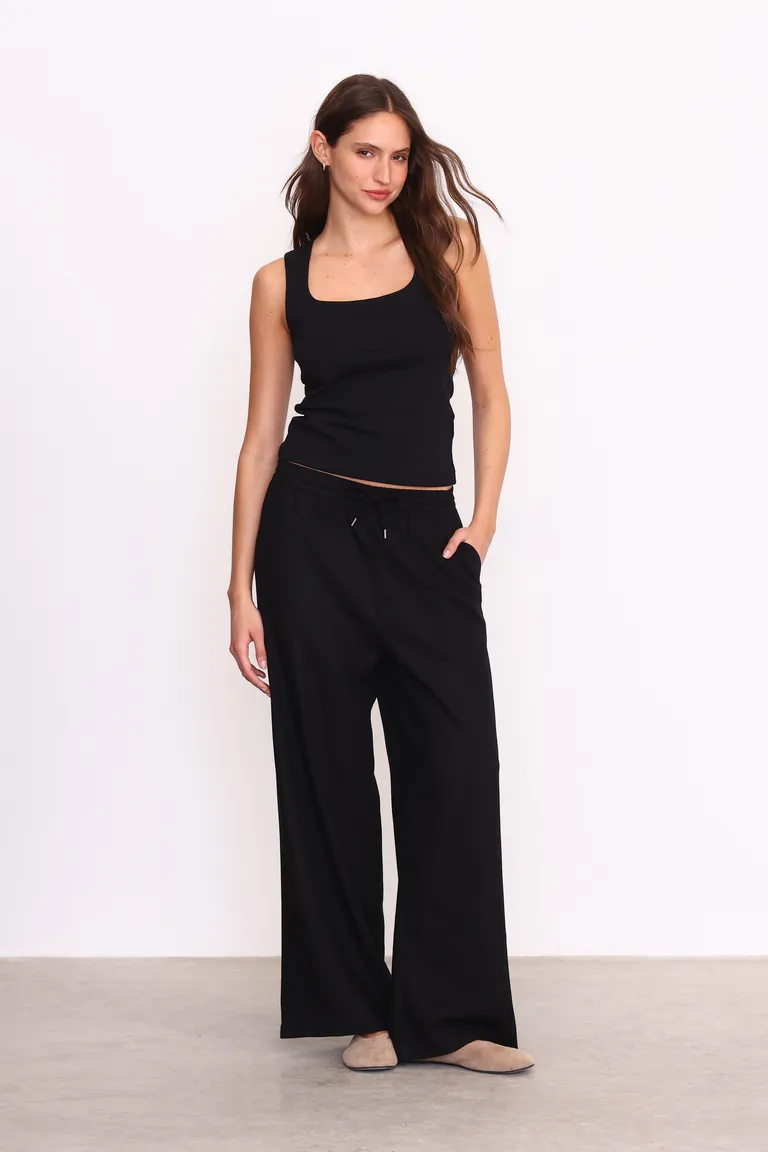 Pantalón wide leg negro, la prenda esencial para un estilo moderno y elegante de Yagmour en Pantalones para argentina