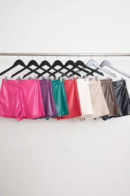 Short cuerina boton de Design Plus en Shorts para argentina