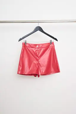 Short cuerina boton de Design Plus en Shorts para argentina
