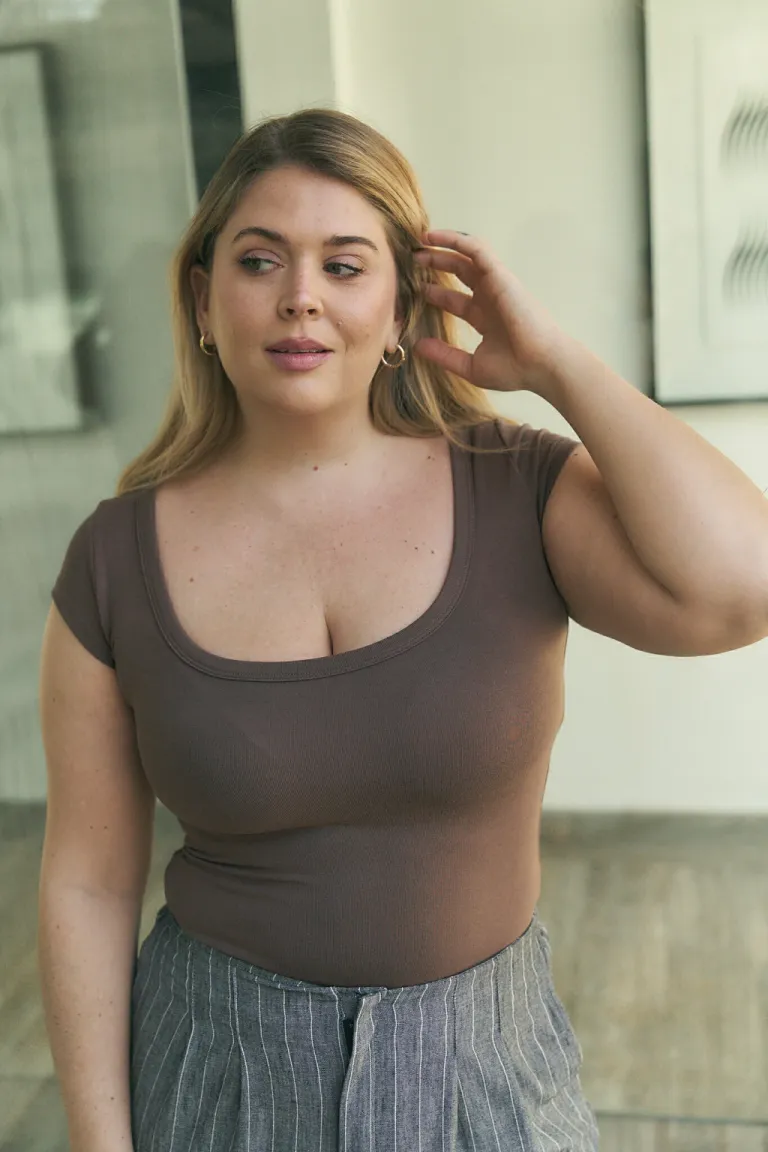 Remera básica manga corta cuello redondo ajuste entallado de Lemmon en Remeras para argentina