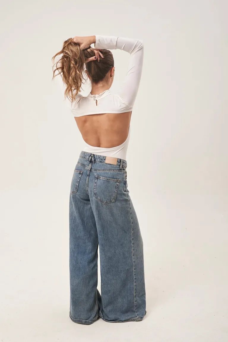 Prenda de vestir femenina de manga larga con escote abierto en la espalda de Belle en Bodies para argentina