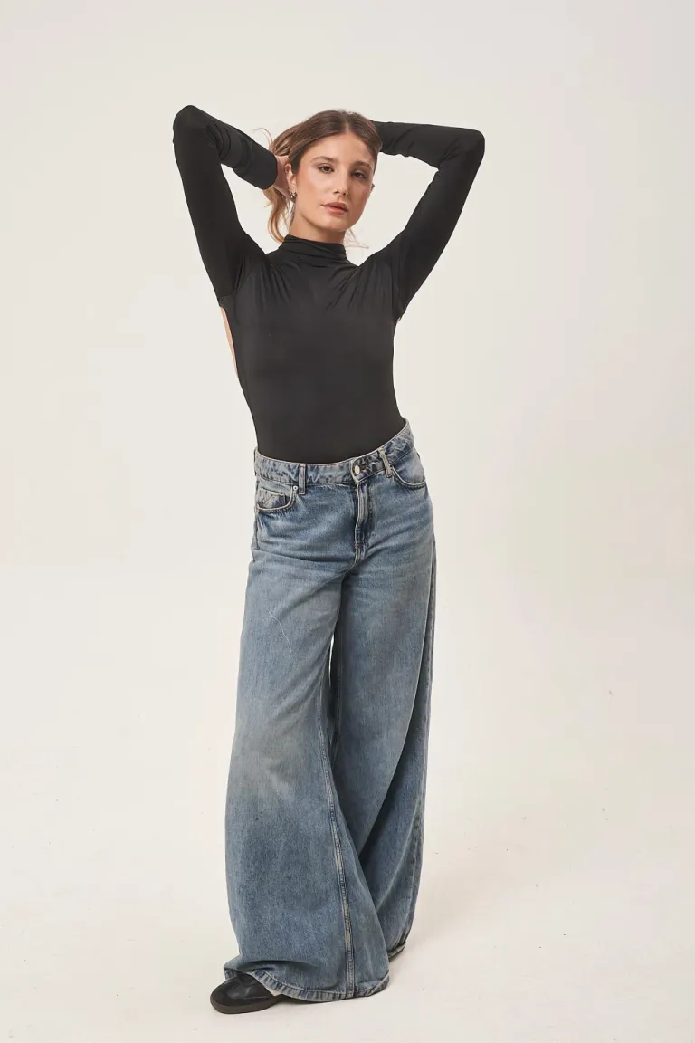 Prenda de vestir femenina de manga larga con escote abierto en la espalda de Belle en Bodies para argentina