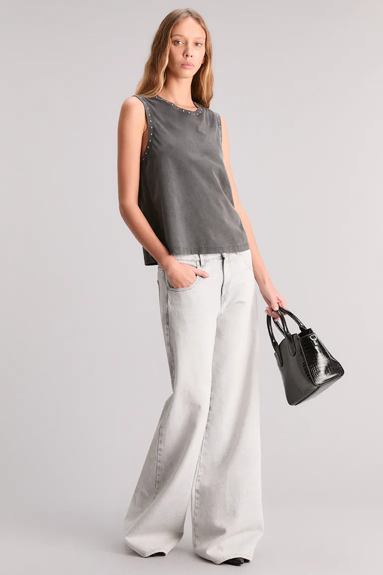 Musculosa gris sin mangas, diseño minimalista y elegante para mujeres de Kosiuko en Remeras para argentina