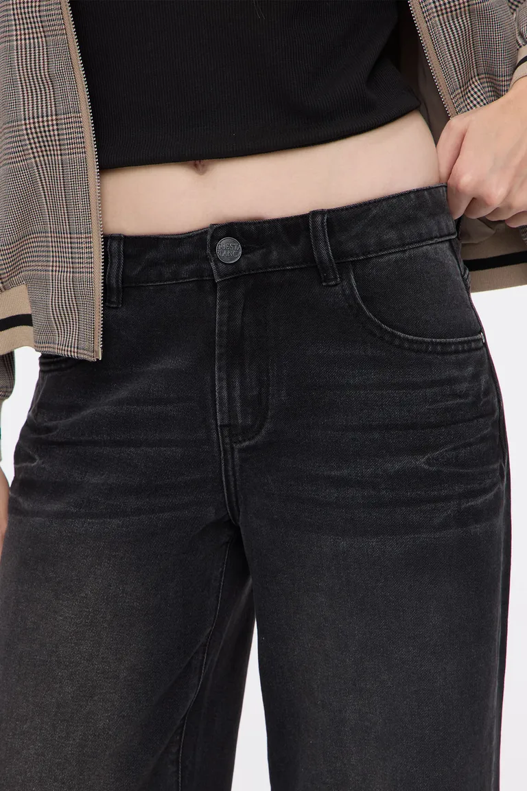 Pantalón de jean de mujer con corte amplio y diseño de cinco bolsillos de Cuesta Blanca en Pantalones para argentina