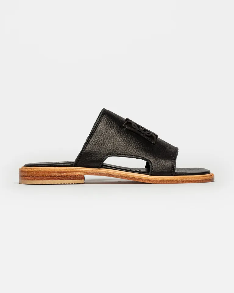 Sandalias de cuero negro con diseño minimalista y confección artesanal de Prüne en Sandalias para argentina