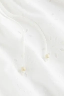 Falda broderie inglés acampanada de H&M en Faldas para argentina