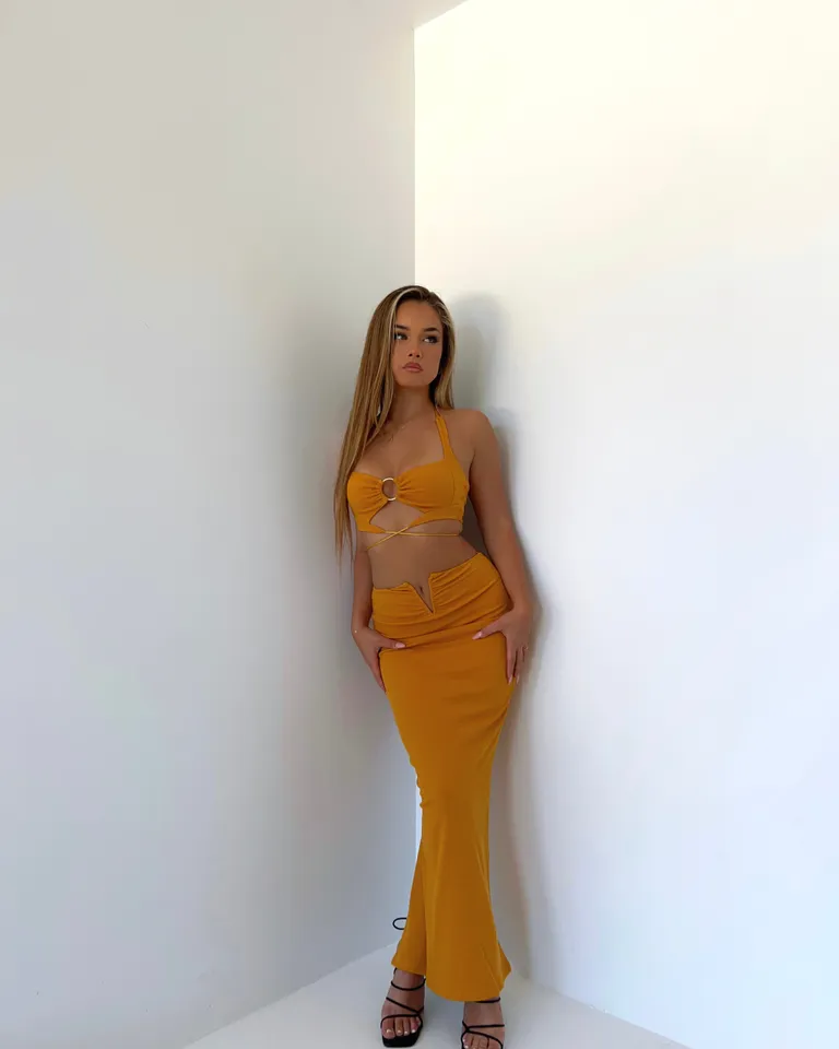 Maxifalda ashleigh mango exclusiva de Outcast en Vestidos para argentina