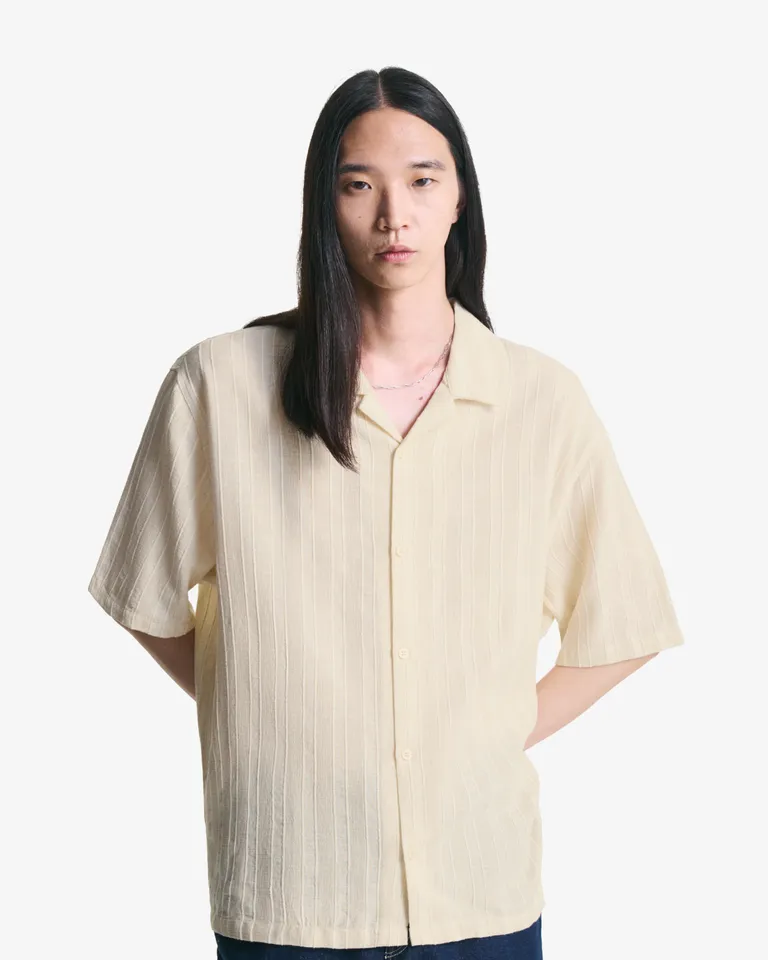 Camisa manga corta rústica de Bershka en Camisas para argentina